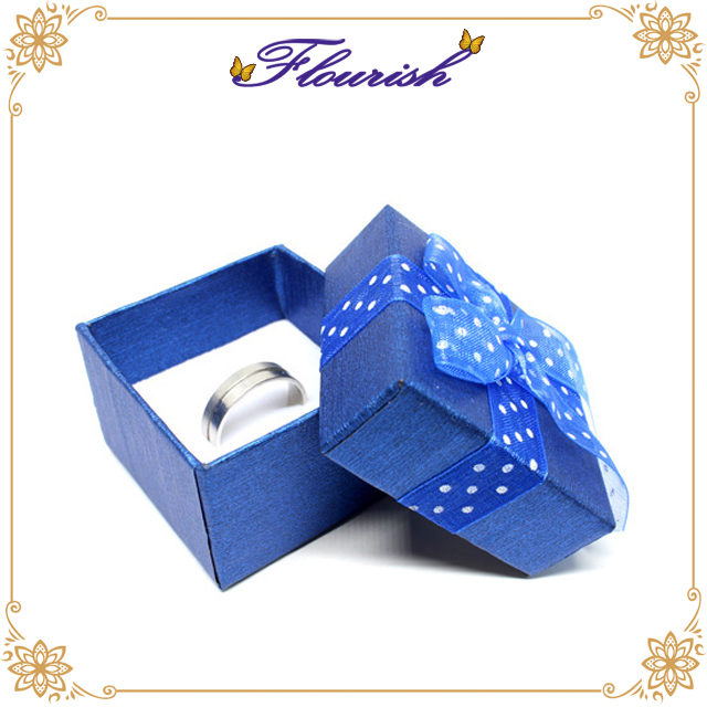 Logo personnalisé de papier d'art bleu et boîte de papier de bijoux de bracelet polychrome de conception