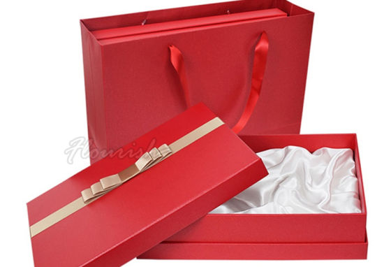 La Chine a fait la boîte de carton d'emballage de robe de mariage de luxe