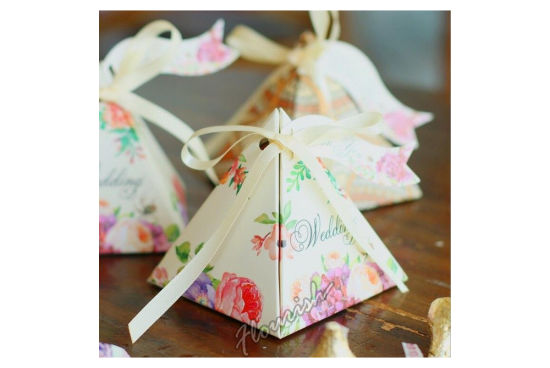 Boîte d'explosion de cadeau de mariage blanc en forme de triangle de conception unique