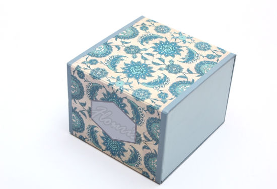 Boîte de papier forte de cadeau de bijoux de carton de papier chaud de logo d'OEM de conception faite sur commande