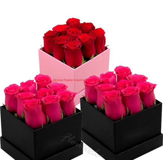 Boîte surprise de bouquet en carton violet estampé à l'or