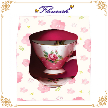 Fleur imprimant la tasse rose de thé de carton et la boîte d'affichage de cadeau de soucoupe