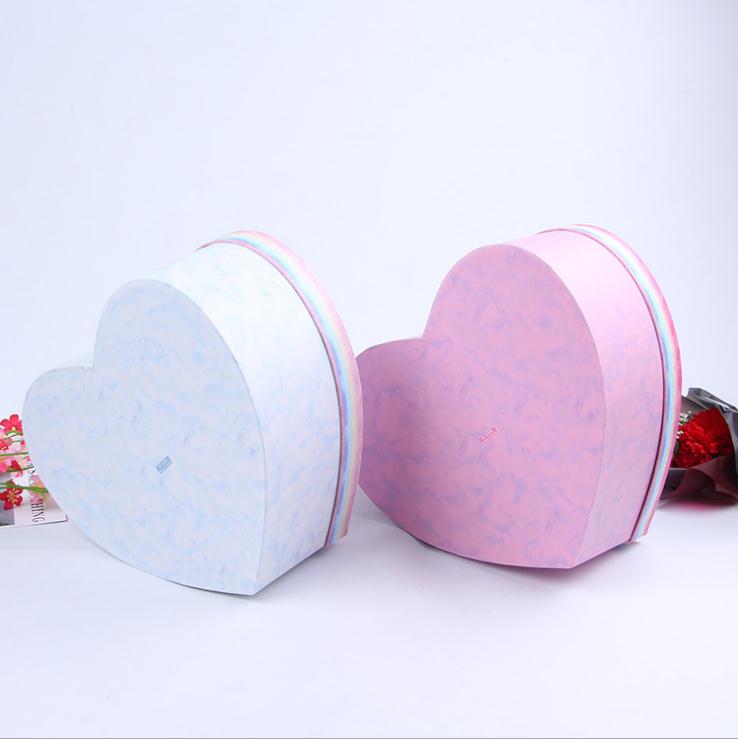 Boîte d'emballage de cadeau de fleur de papier de carton de forme de coeur pour l'emballage Rose