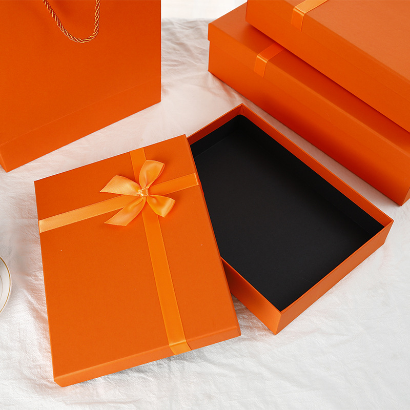Boîte-cadeau et sac de papier de luxe en gros d'usine de la Chine